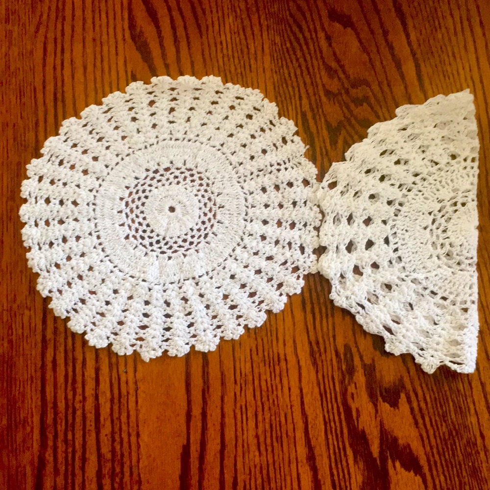 NWOT:HANDMADE  Crochet Round Cotton Lace Table Doilies Coasters White Set of 2